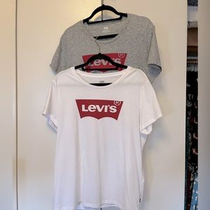 Levi’s Logo 100% Cotton Tee - Two Colors Available! 🤍